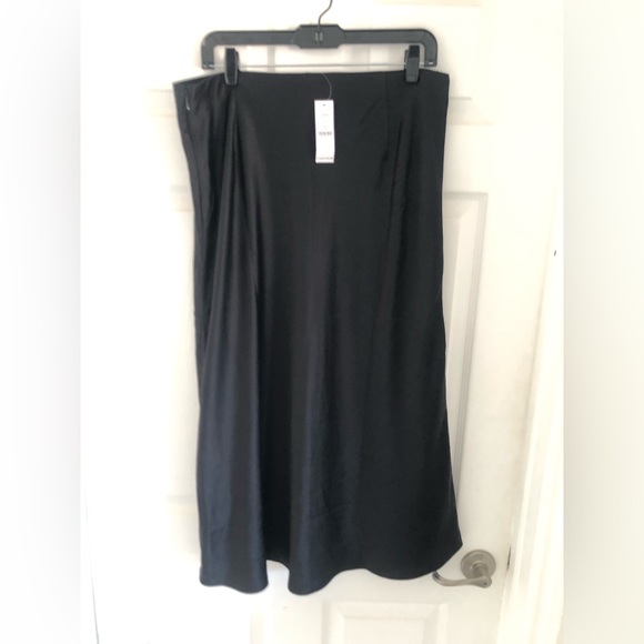 🆕White House Black market satin midi skirt. - Picture 8 of 11